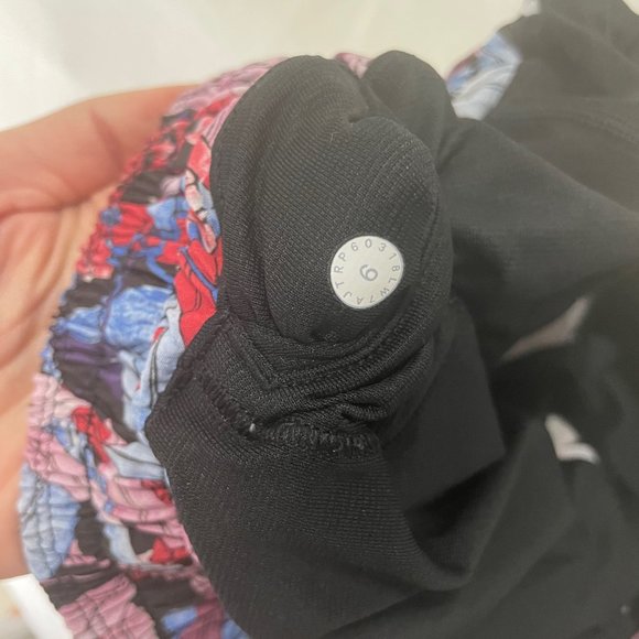Lululemon Shorts Floral - Picture 3 of 3